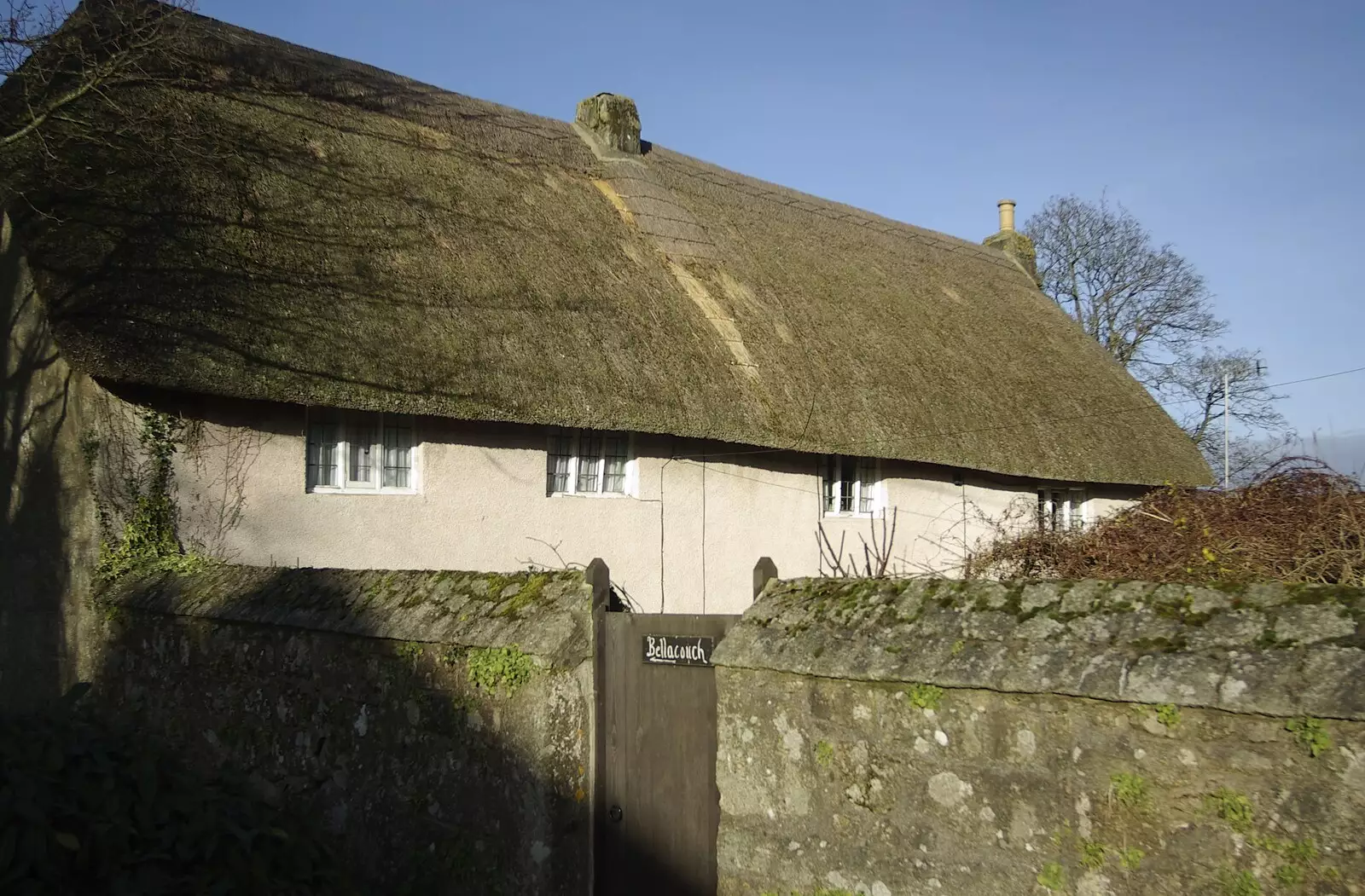 A thatched house, from Matt's Allotment and Meldon Hill, Chagford, Devon - 26th December 2007