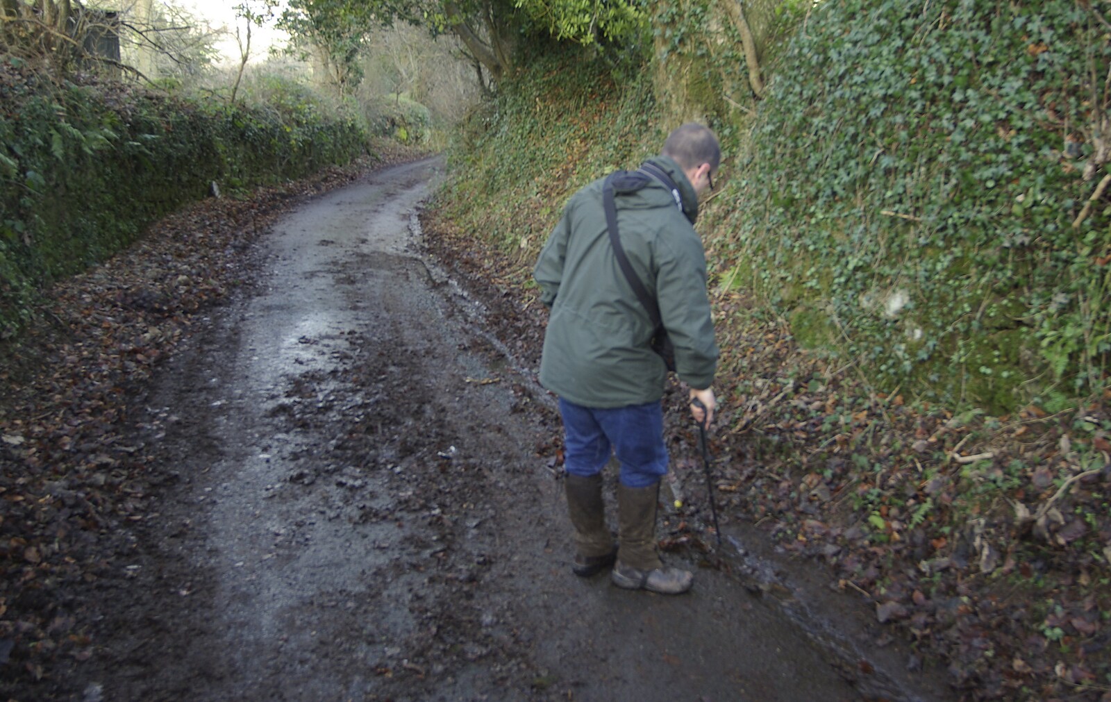 Matt clears out a leaf-clogged drainage ditch from Matt's Allotment and Meldon Hill, Chagford, Devon - 26th December 2007
