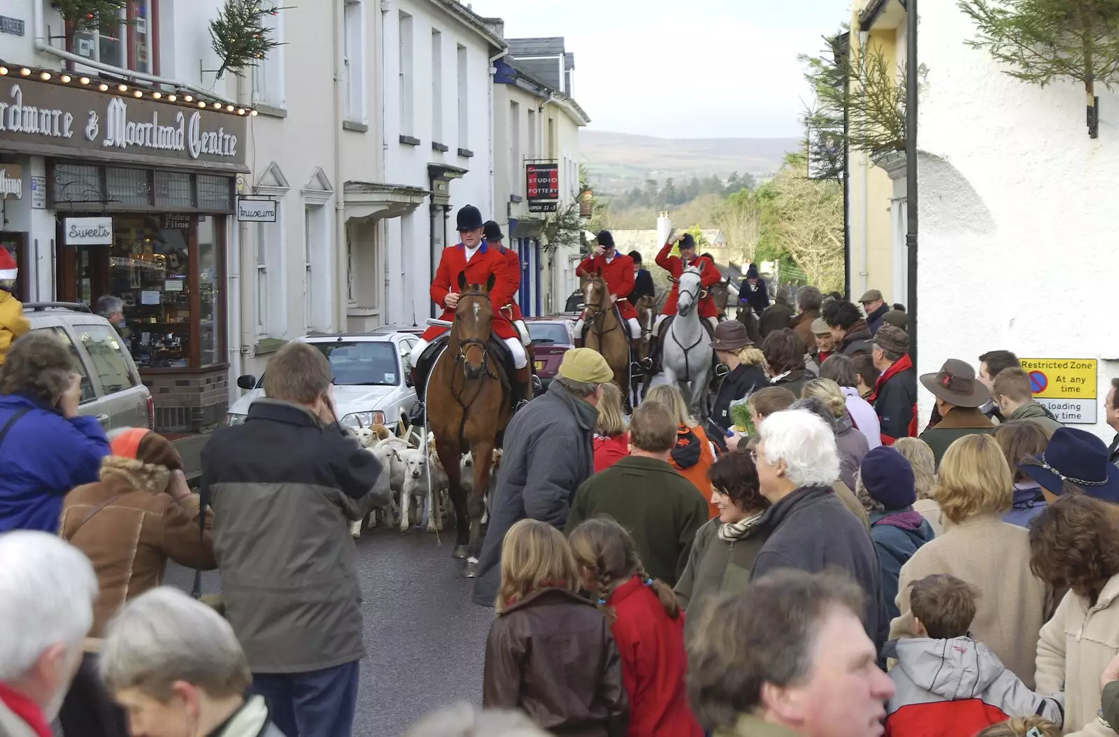 The hounds head up from Mill Street, from A Boxing Day Hunt, Chagford, Devon - 26th December 2007