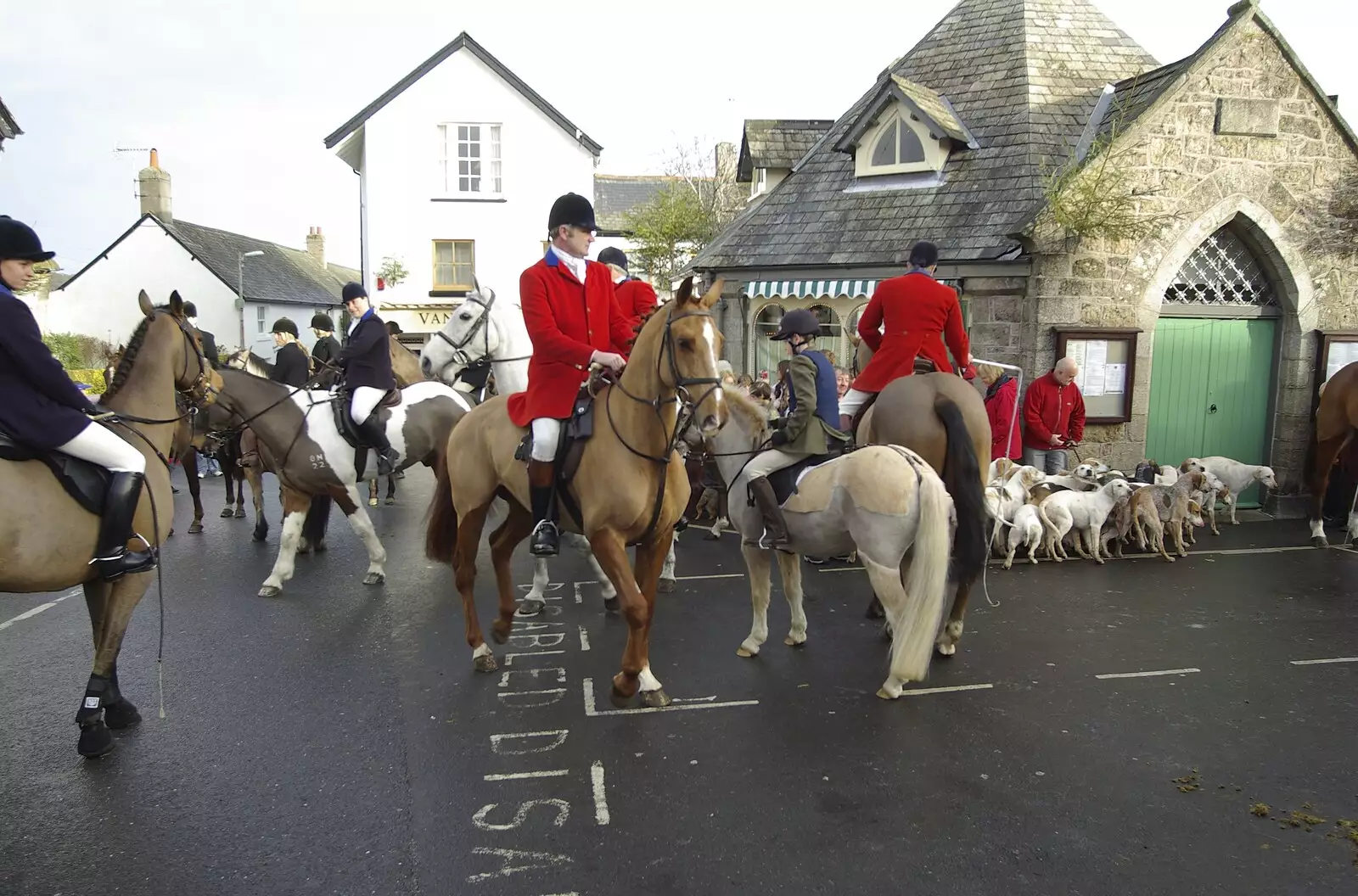 Horses skitter as the hounds howl, from A Boxing Day Hunt, Chagford, Devon - 26th December 2007