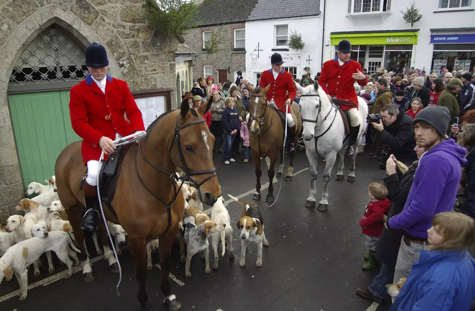 The hunt hangs around waiting, from A Boxing Day Hunt, Chagford, Devon - 26th December 2007