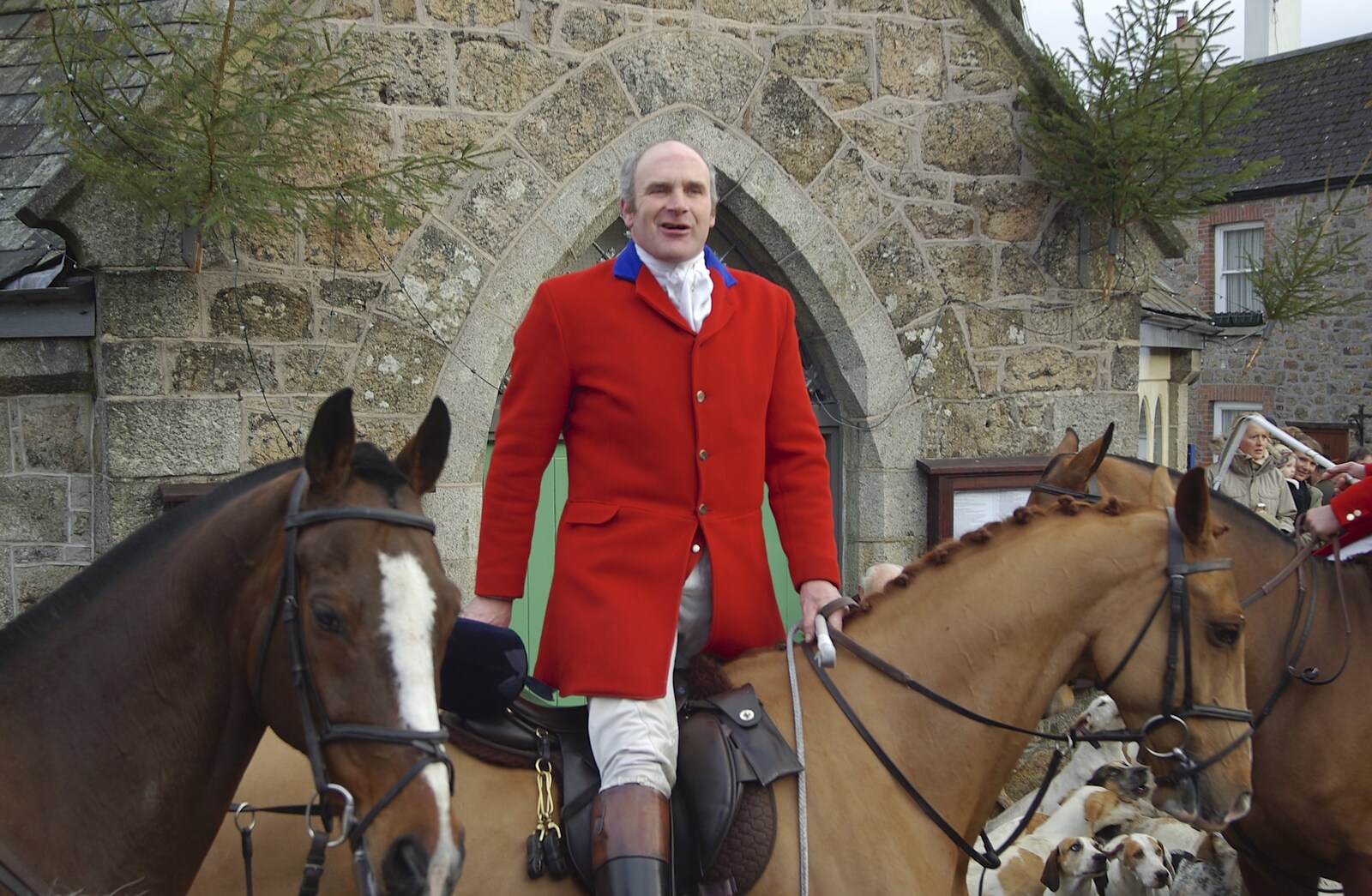 A Member of the Field announces the off from A Boxing Day Hunt, Chagford, Devon - 26th December 2007