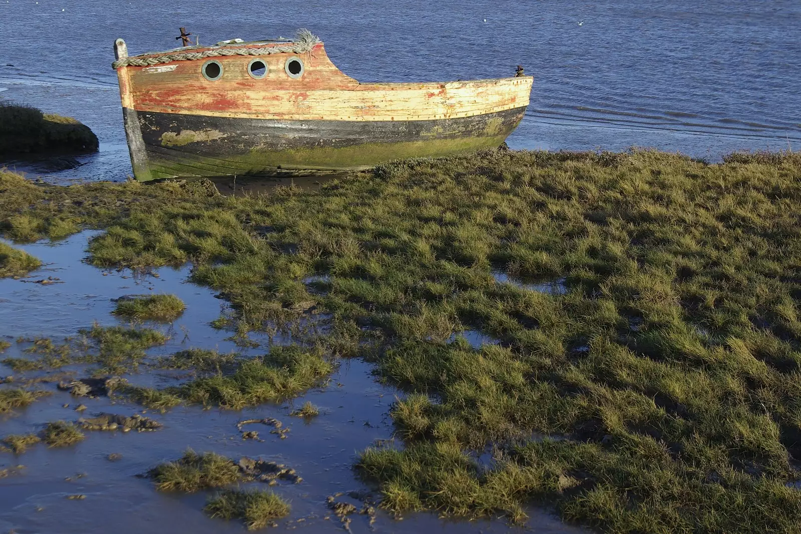 The remains of a wooden fishing boat, from A Post-Christmas Trip to Orford, Suffolk - 29th December 2007