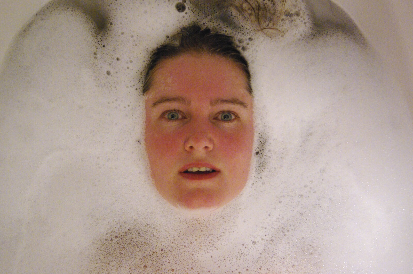 Isobel's in the bath from Organ Practice, Swiss Fondue and Curry With Gov, Thorndon, Cambridge and Diss - 27th January 2008