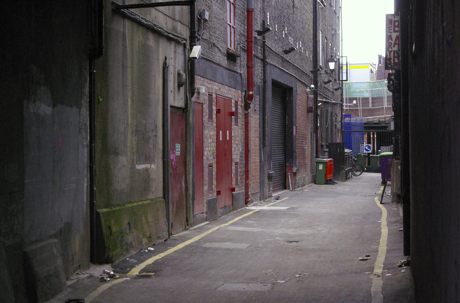 Back alley off Grafton Street, Dublin from Easter in Dublin, Ireland - 21st March 2008