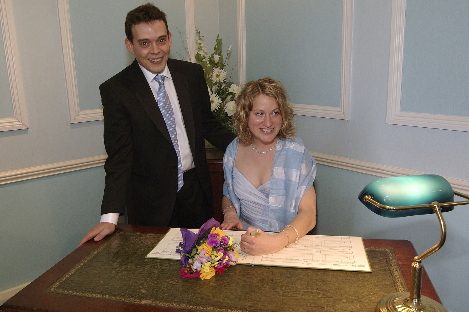 Hani and Anne's Wedding, County Hall, Cambridge - 2nd May 2008: Signing the register