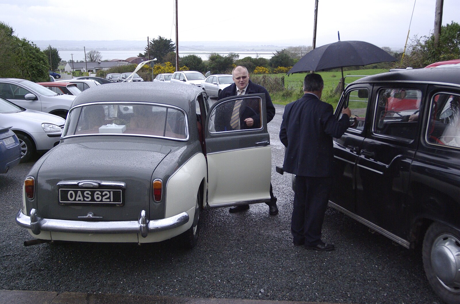 Paul and Jenny's Wedding, Tralee, County Kerry, Ireland - 3rd May 2008: A nice old Austin Riley and a London Black Cab