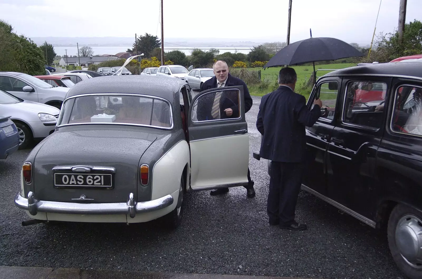 A nice old Austin Riley and a London Black Cab, from Paul and Jenny's Wedding, Tralee, County Kerry, Ireland - 3rd May 2008