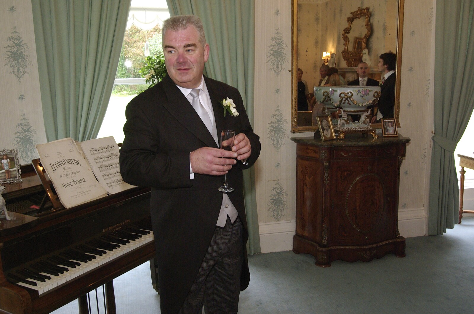 Paul and Jenny's Wedding, Tralee, County Kerry, Ireland - 3rd May 2008: Standing by a piano
