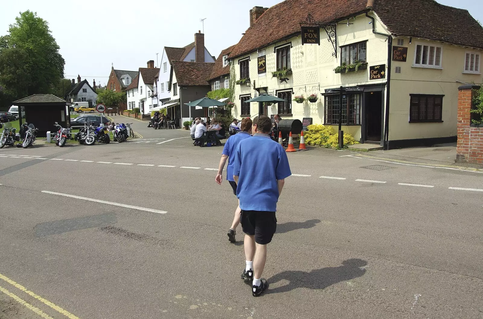 Pippa and Apple cross the road, from The BSCC Weekend Away, Thaxted, Essex - 10th May 2008