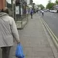 A dude with a bag shuffles up Mill Road, Cambridge and Hoxne Beer Festivals, and Mill Road Dereliction - 26th May 2008