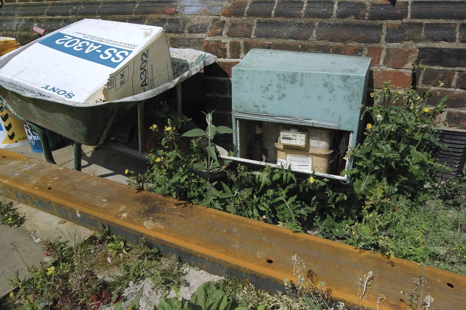 A wrecked gas meter on the 'Free Library' building, from Cambridge and Hoxne Beer Festivals, and Mill Road Dereliction - 26th May 2008