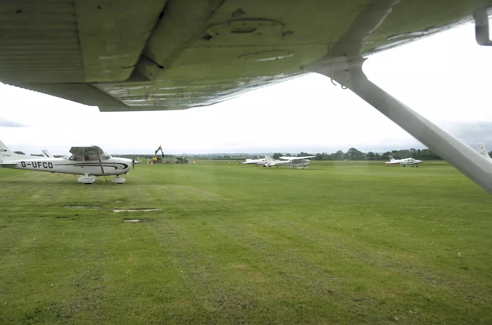 A passenger's view, from Nosher Flies a Plane, Cambridge Airport, Cambridge - 28th May 2008