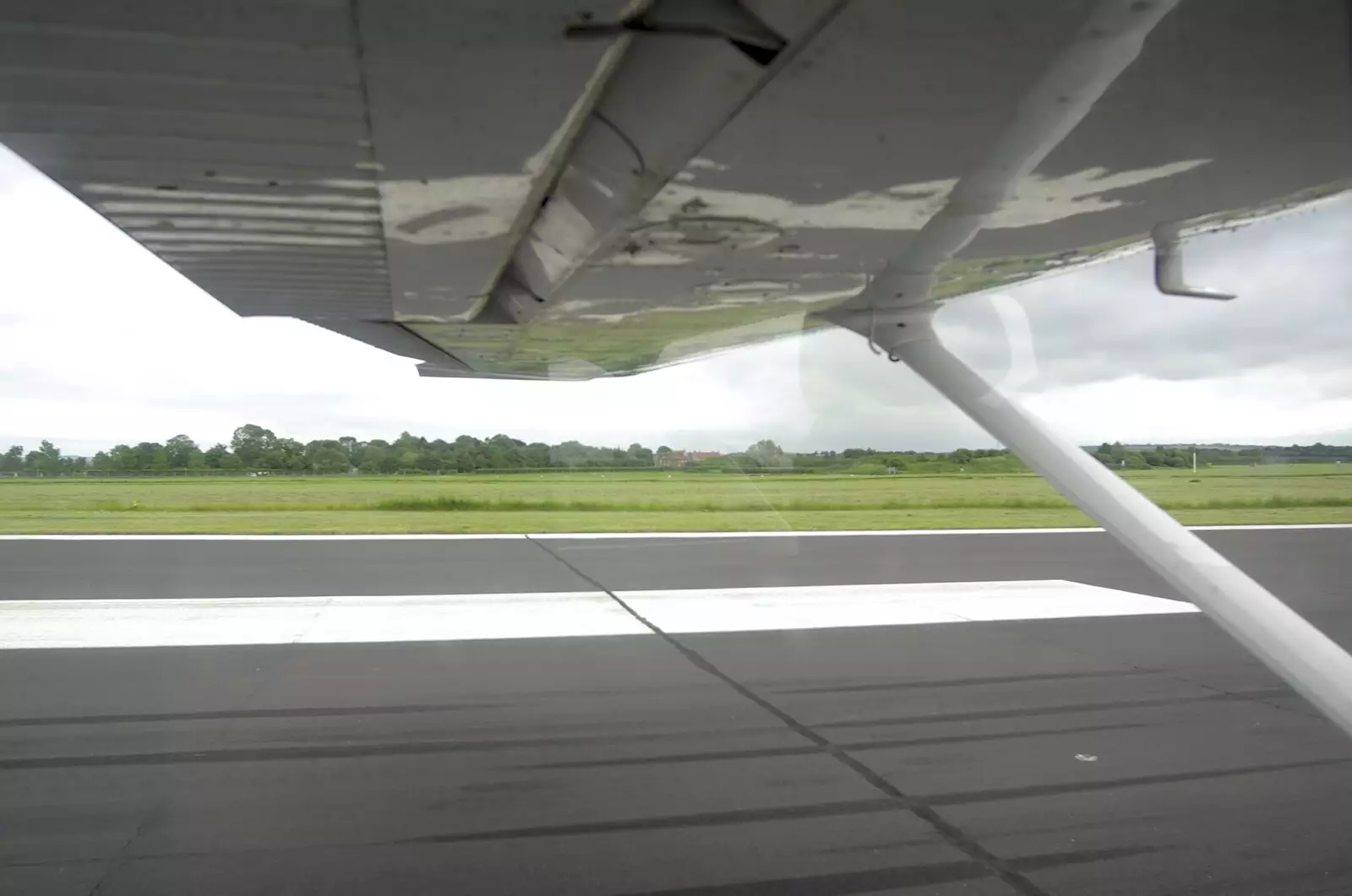 The Cessna rolls up Cambridge Airport's runway, from Nosher Flies a Plane, Cambridge Airport, Cambridge - 28th May 2008