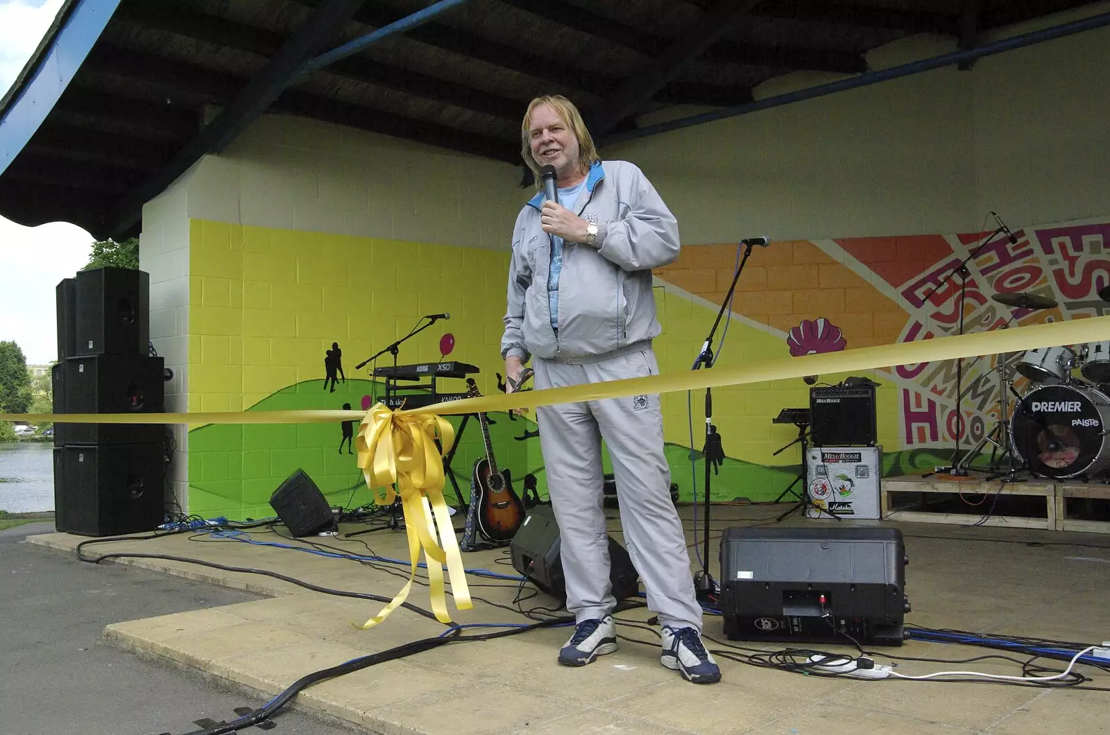 Rick Wakemand chats to the crowds, from Morris Dancing, and Rick Wakeman Opens the Park Pavillion Mural, Diss, Norfolk - 30th May 2008