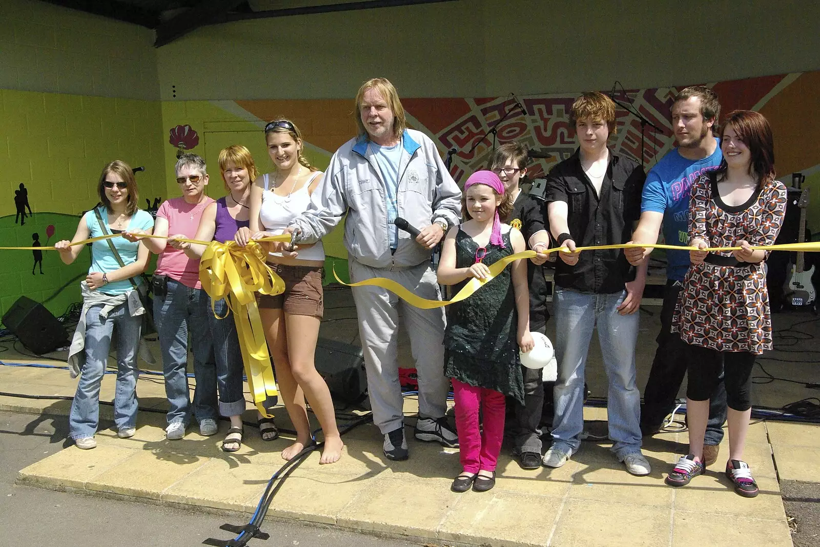 Rick Wakeman gets the mural painters on stage, from Morris Dancing, and Rick Wakeman Opens the Park Pavillion Mural, Diss, Norfolk - 30th May 2008