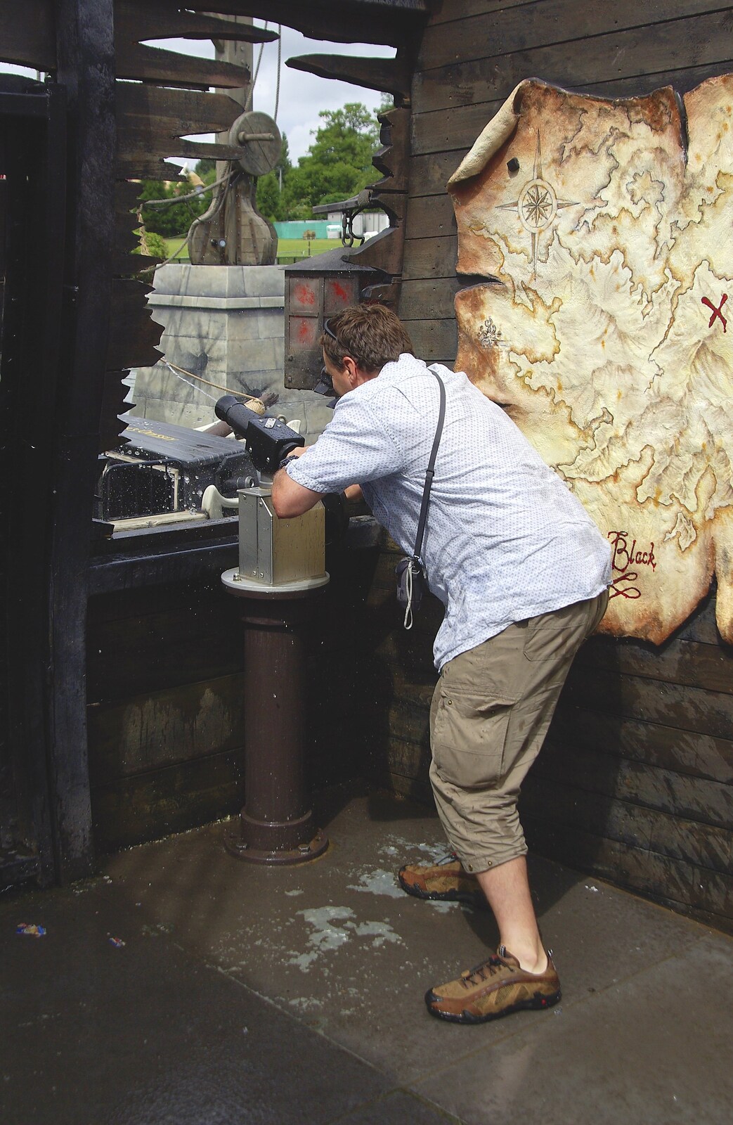 Qualcomm at Alton Towers, Staffordshire - 29th June 2008: Dan fires off a water cannon