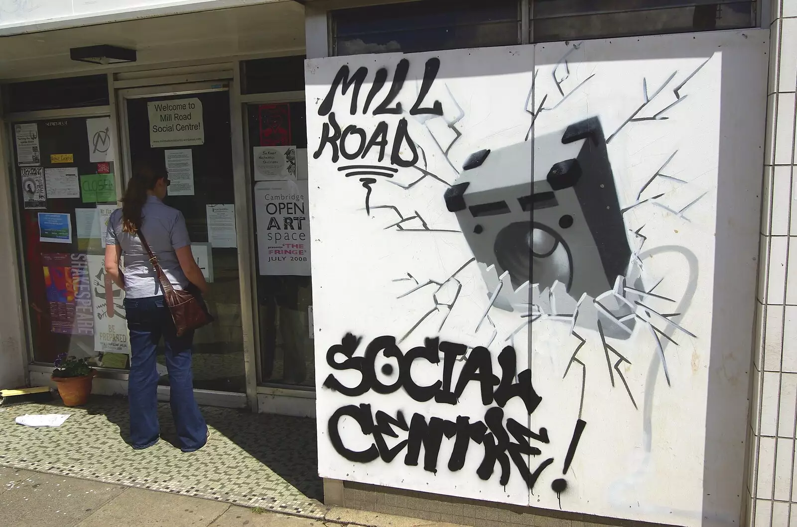 There's a kind of squat occuring on Mill Road, from Lucy's Birthday, and the Anti-Tesco Campaign, Mill Road, Cambridge - 7th July 2008