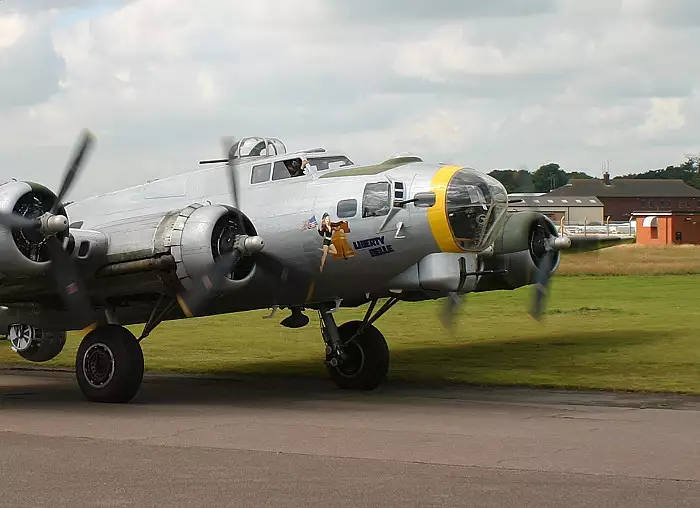 Liberty Belle with 4 Wright Cyclone engines idling, from Debach And the B-17 "Liberty Belle", Suffolk - 12th July 2008