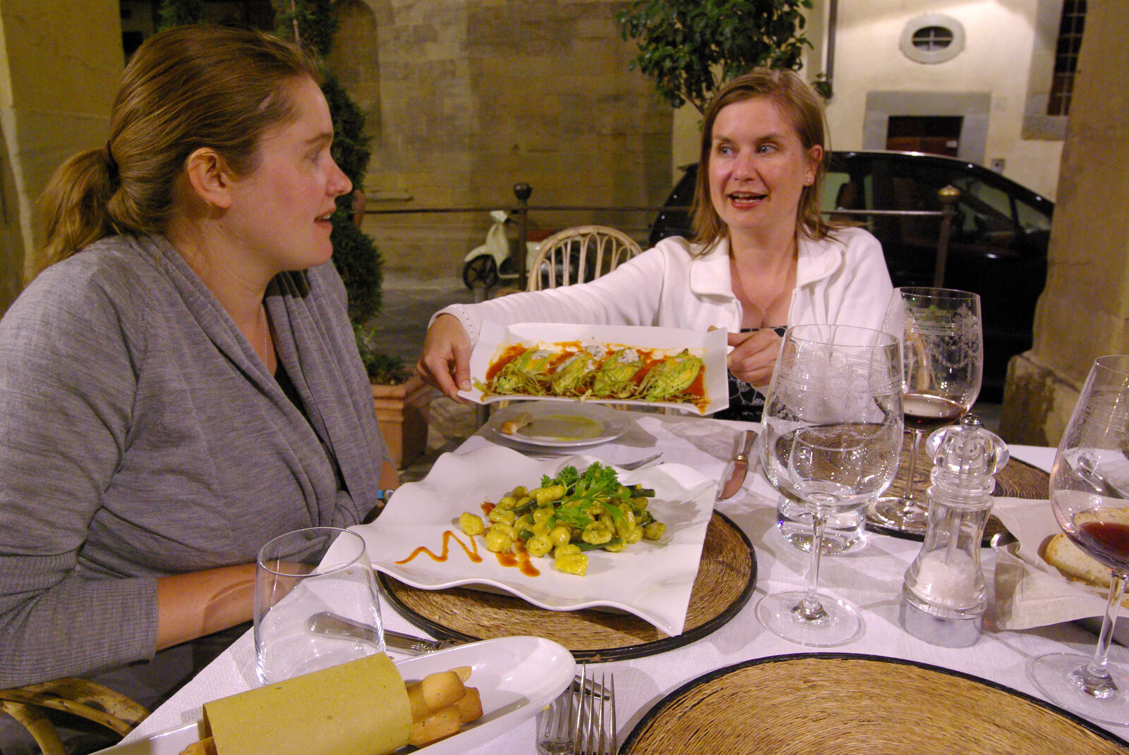Laura shows Isobel her starter from Tenuta Il Palazzo in Arezzo, Tuscany, Italy - 22nd July 2008