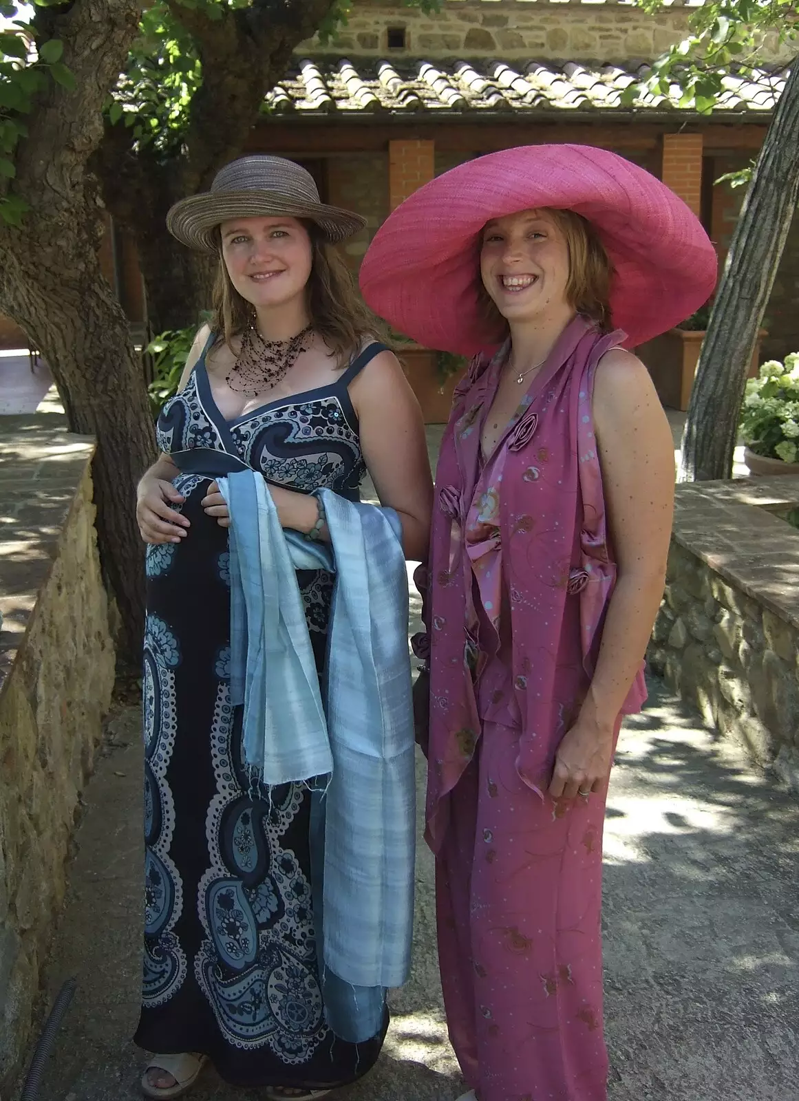 Isobel and Jules, from A Day Trip to Firenze, Tuscany, Italy - 24th July 2008