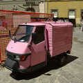 Pieter spots a cute pink three-wheeler van