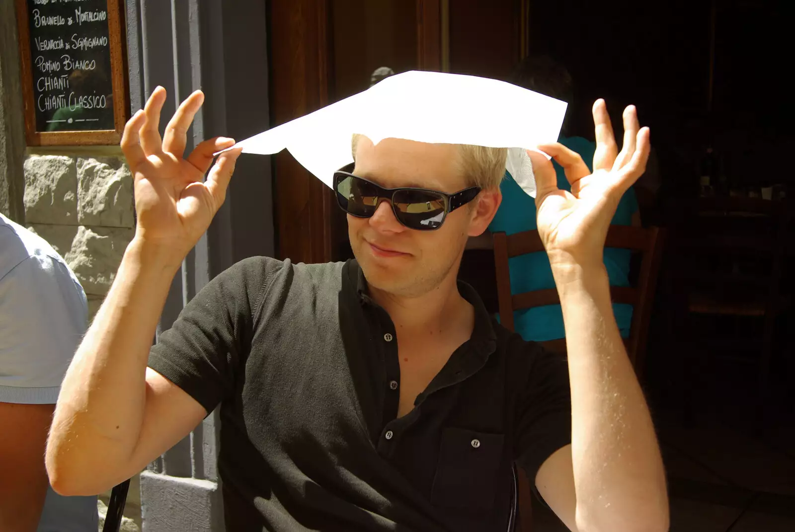 Ville models a paper-napkin sun-shelter, from A Day Trip to Firenze, Tuscany, Italy - 24th July 2008