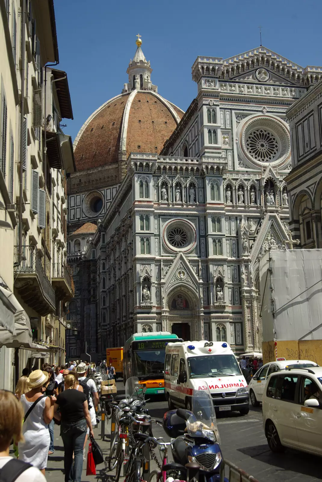 A first sighting of Il Duomo, from A Day Trip to Firenze, Tuscany, Italy - 24th July 2008