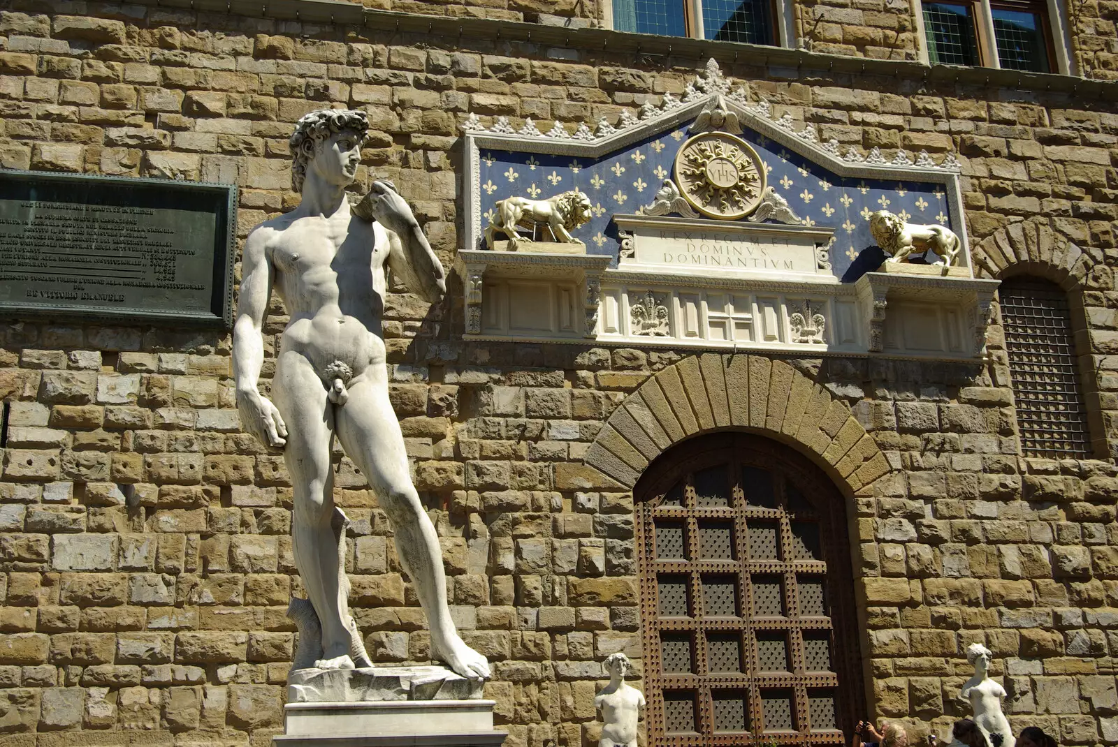 The fake David flashes his wang at the crowds, from A Day Trip to Firenze, Tuscany, Italy - 24th July 2008