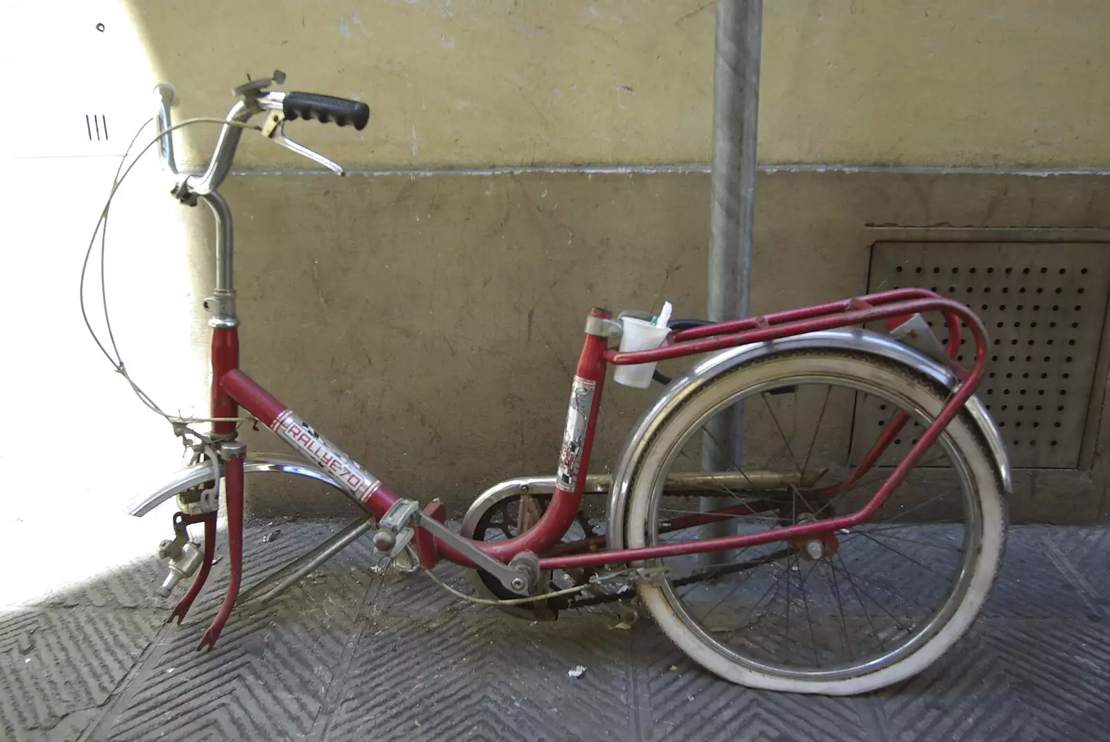 It's not only Cambridge where bikes get mangled, from A Day Trip to Firenze, Tuscany, Italy - 24th July 2008