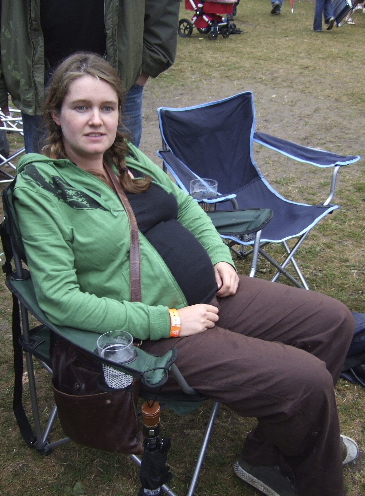 The Cambridge Folk Festival, and The BBs at Billingford, Cambridge and Norfolk - 19th August 2008: Isobel in a camp chair