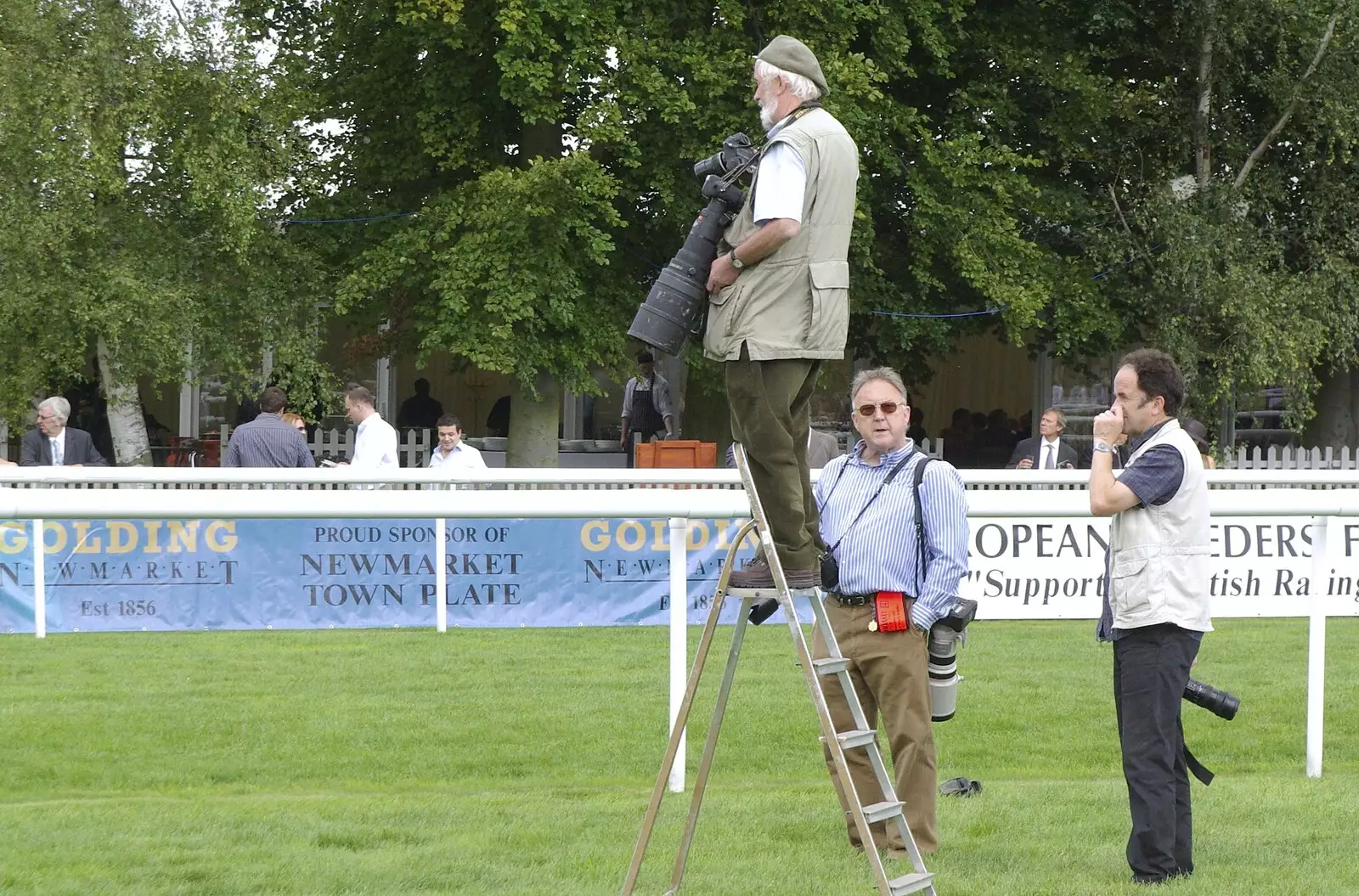 Nosher gets a bit of 'lens envy', from A Day At The Races, Newmarket, Suffolk - 23rd August 2008