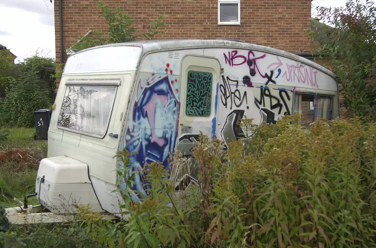 A derelict caravan on the end of Ward Road, from Fred's Further Adventures, Ward Road, Cambridge - 10th October 2008