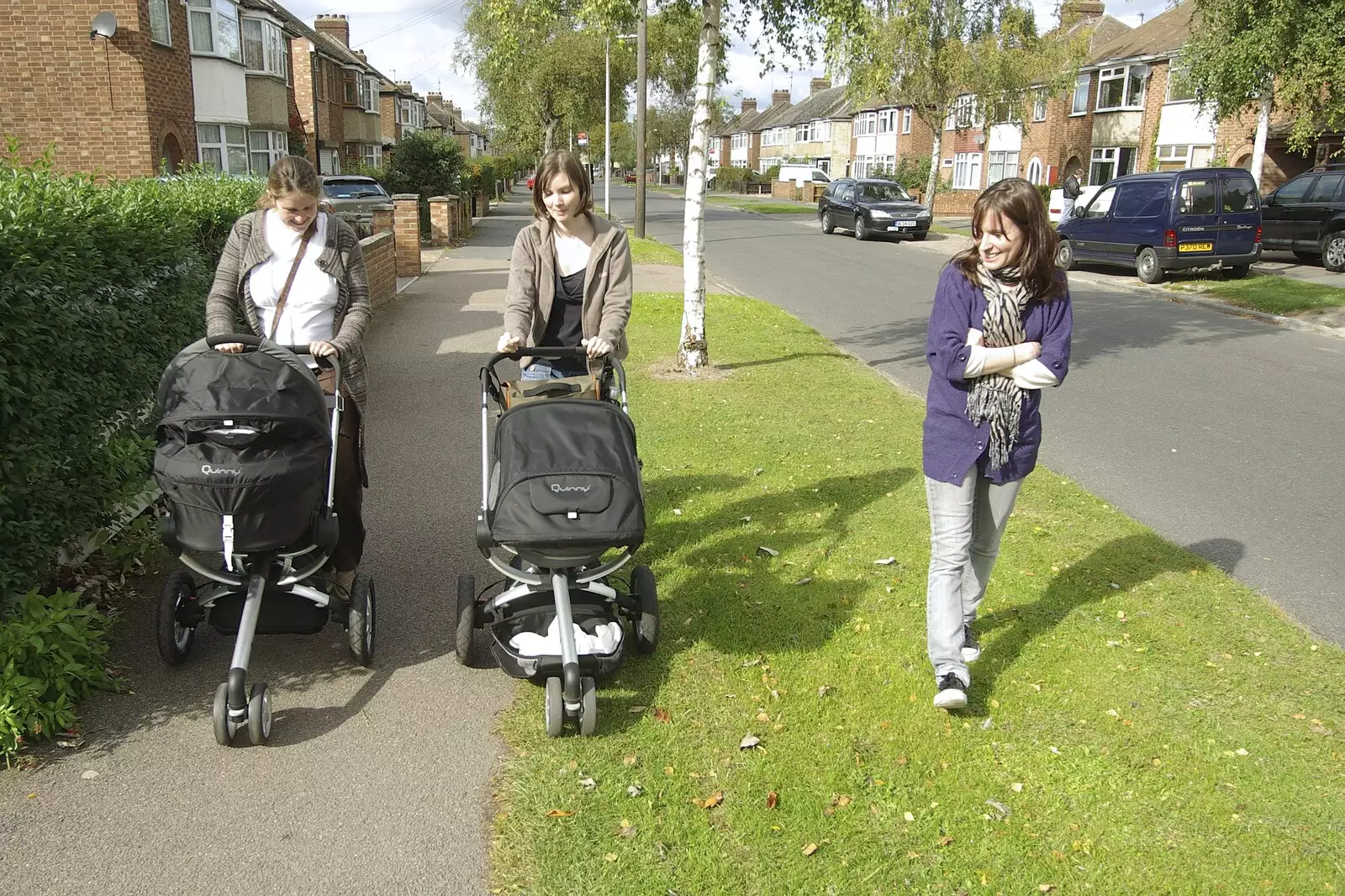 New mums, and Caoimhe the Shoe on Birdwood Road, from Fred's Further Adventures, Ward Road, Cambridge - 10th October 2008