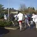 There's a quick sprint across the car park, The Cambridge Fun Run, Milton Road, Cambridge - 14th November 2008