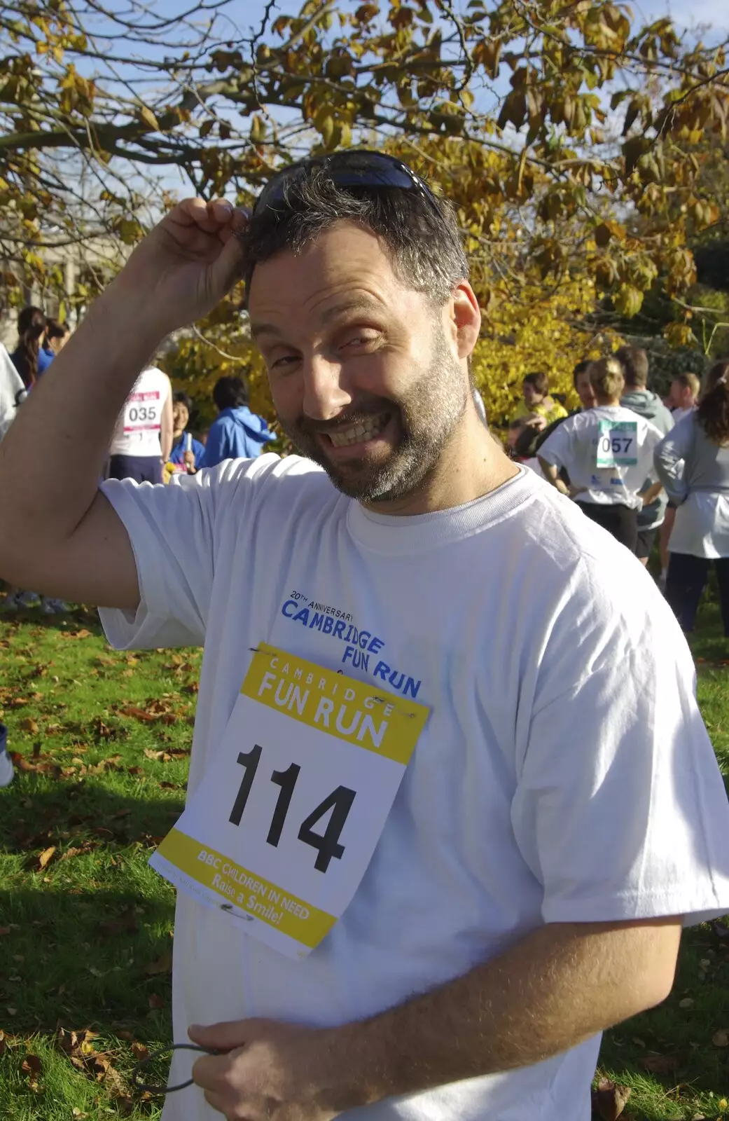 Craig gives a tip 'o the shades, from The Cambridge Fun Run, Milton Road, Cambridge - 14th November 2008