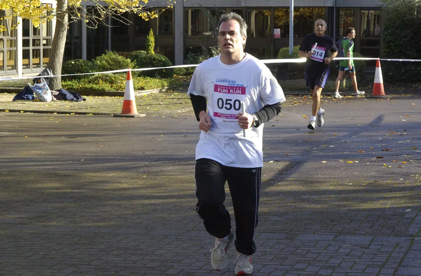 Another Team Taptu runner comes in, from The Cambridge Fun Run, Milton Road, Cambridge - 14th November 2008