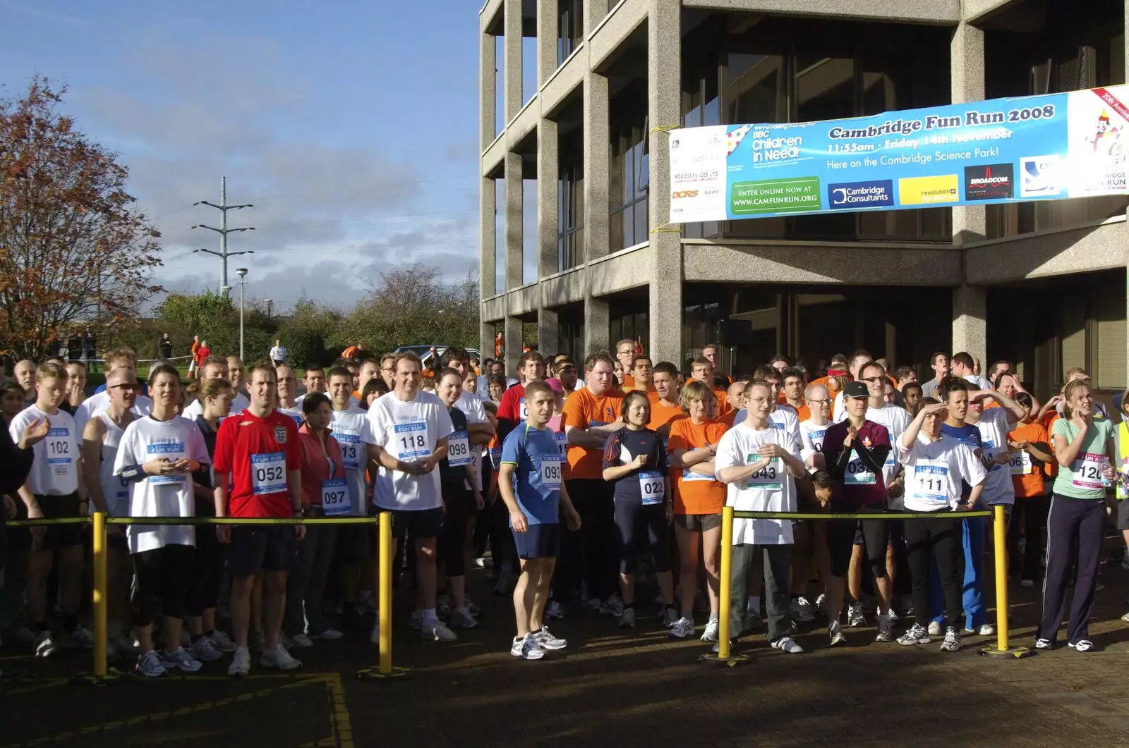 The scene outside the Milton Hilton, from The Cambridge Fun Run, Milton Road, Cambridge - 14th November 2008