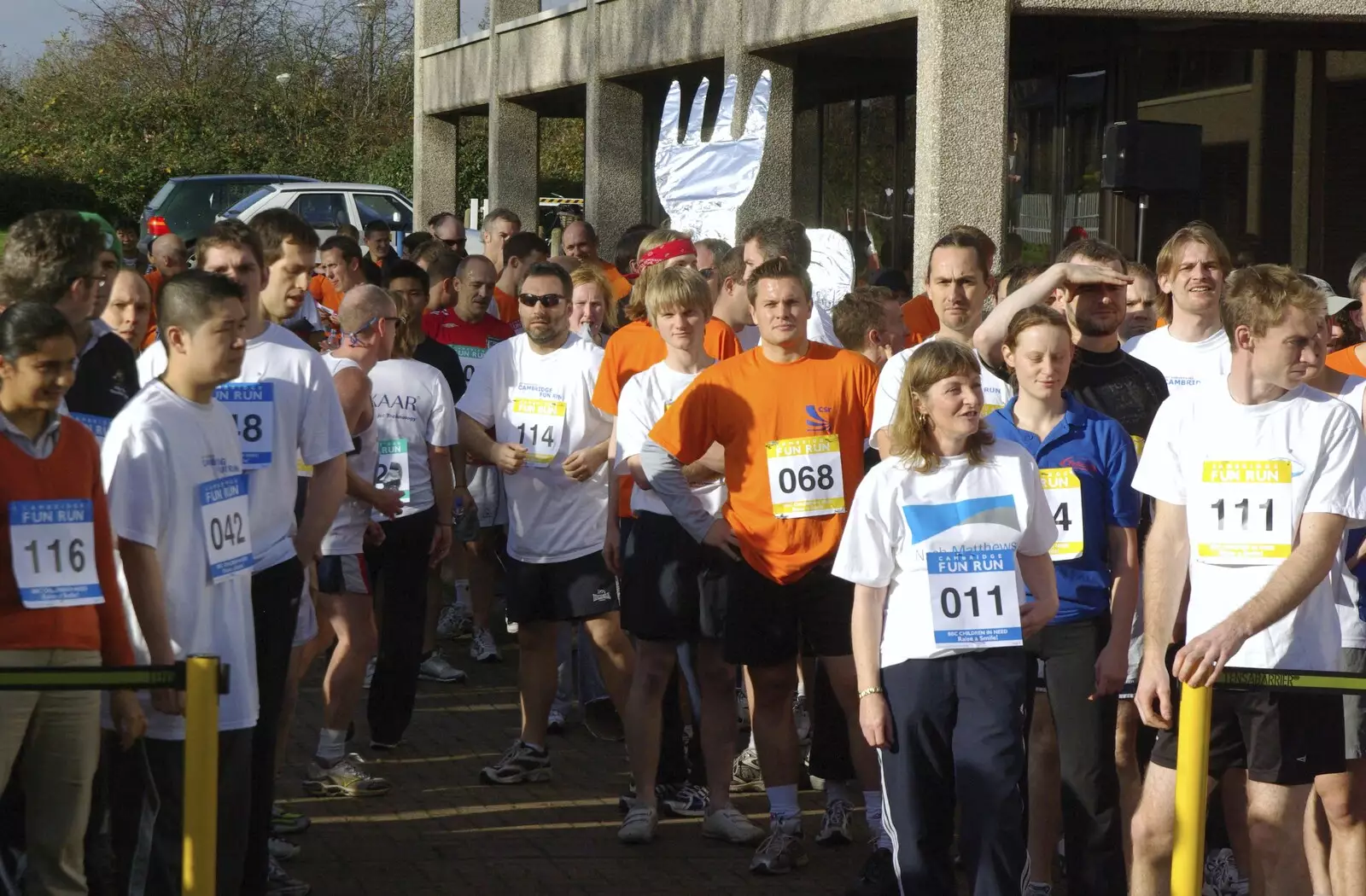 Craig, in shades, waits, from The Cambridge Fun Run, Milton Road, Cambridge - 14th November 2008