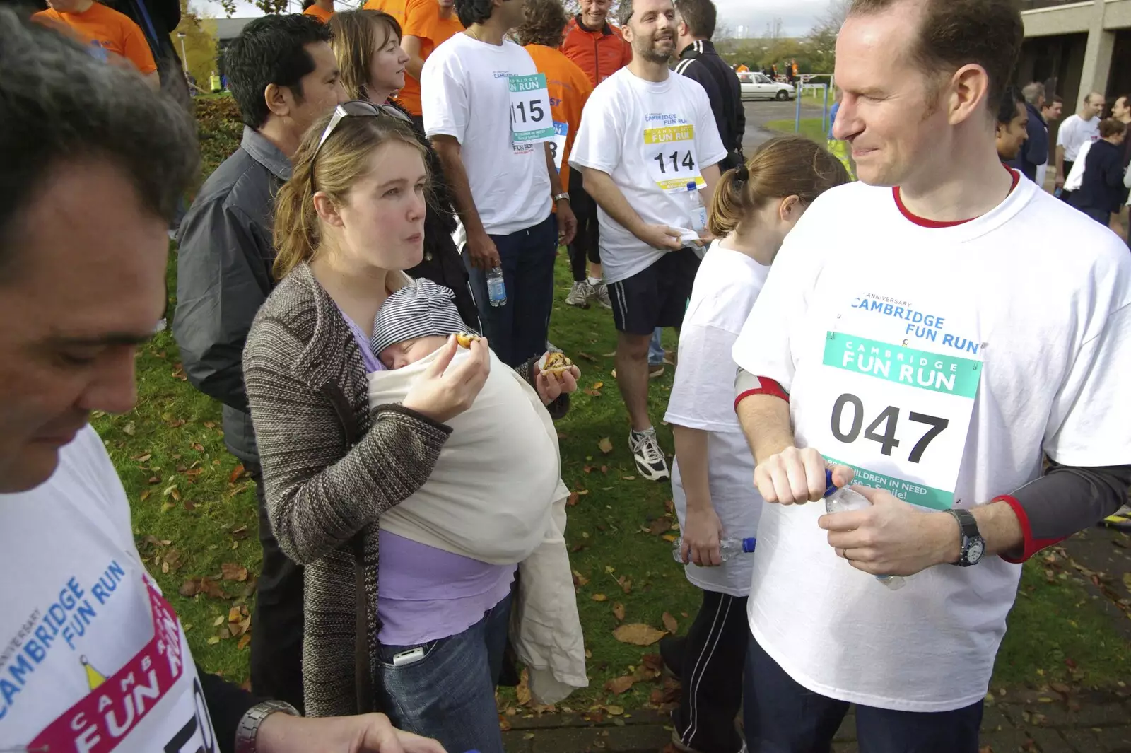 Isobel eats some muffin, from The Cambridge Fun Run, Milton Road, Cambridge - 14th November 2008