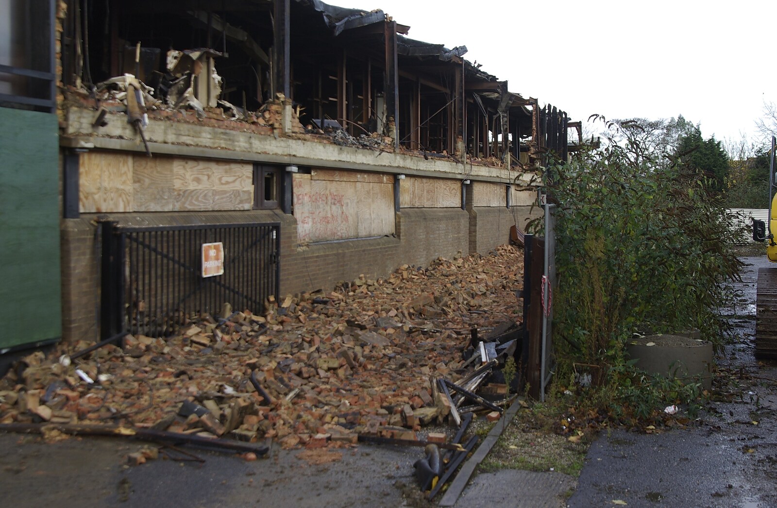 The burned-out building on Mill Road from Hedwig Visits, and a Mill Road Fire, Brome and Cambridge - 20th November 2008