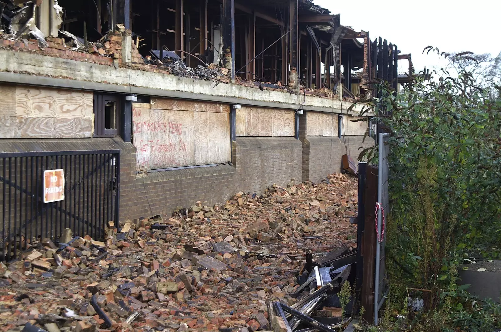 The 'war criminals' graffiti has survived the fire, from Hedwig Visits, and a Mill Road Fire, Brome and Cambridge - 20th November 2008