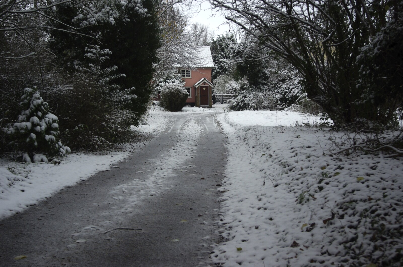 Snow Days, Brome, Suffolk - 22nd November 2008: A drive off Rectory Road