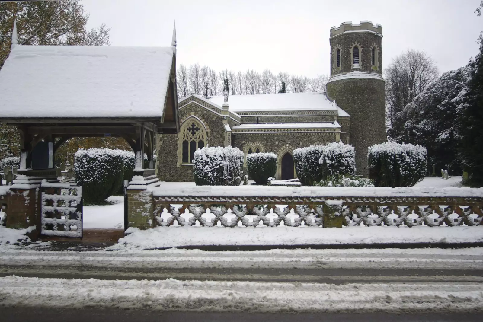 Brome's St. Mary's Church in the snow, from Snow Days, Brome, Suffolk - 22nd November 2008