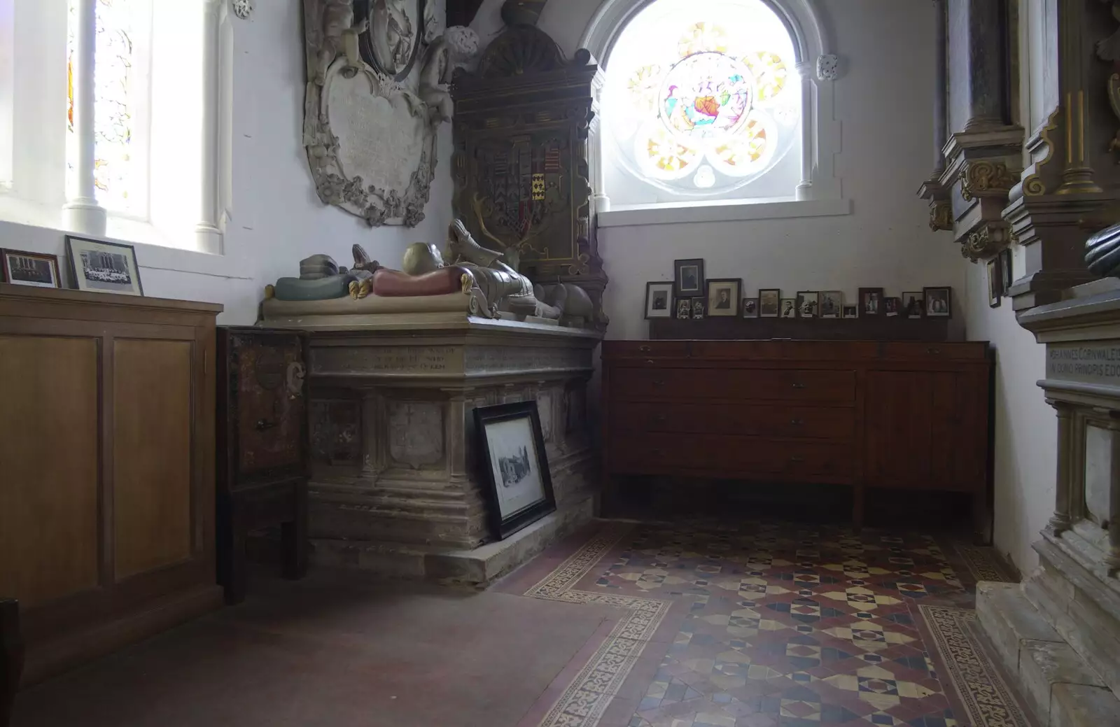 The Cornwallis family chapel, from Snow Days, Brome, Suffolk - 22nd November 2008