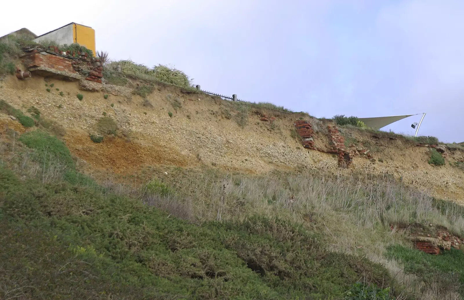 The remains of a house sticks out of the cliffs, from A Trip to New Milton and Barton-on-Sea, Hampshire - 27th November 2008