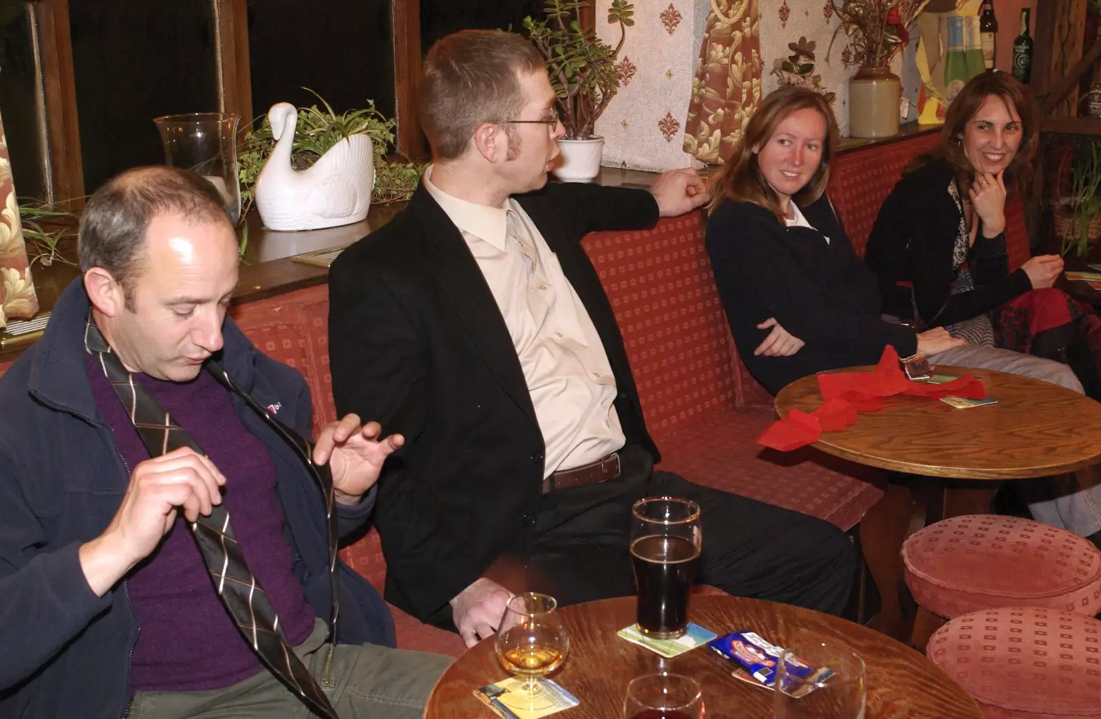 DH tries to tie a tie, from The BSCC Christmas Dinner, The Swan Inn, Brome, Suffolk - 6th December 2008