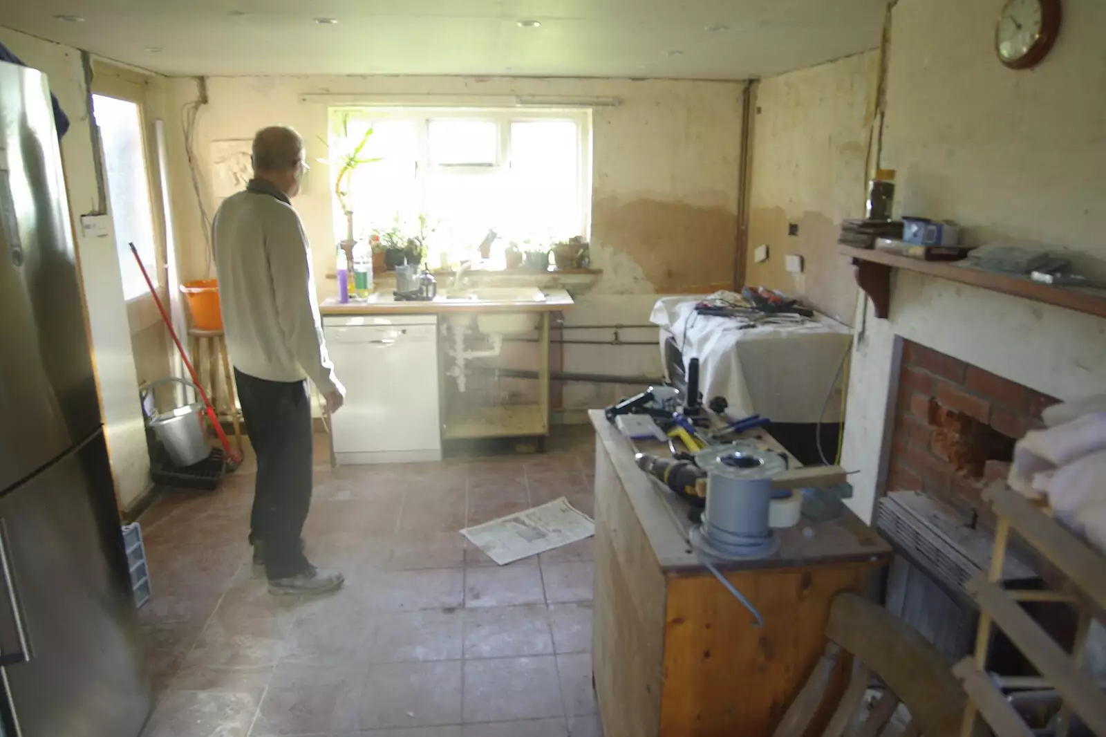 The Old Chap mills around the near-empty kitchen, from Kitchens, Carols and Mill Road Dereliction, Cambridge and Brome, Suffolk - 20th December 2008