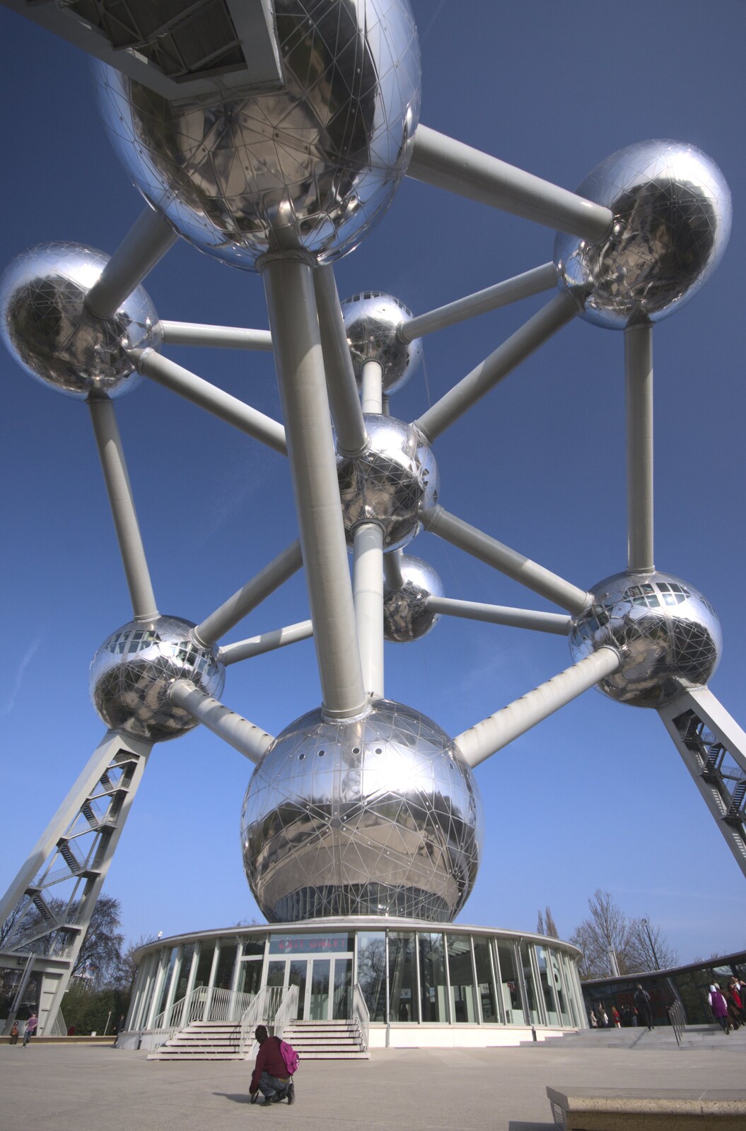 Wide-angle shot of the Atomium from A Day Trip to Brussels, Belgium - 5th April 2009