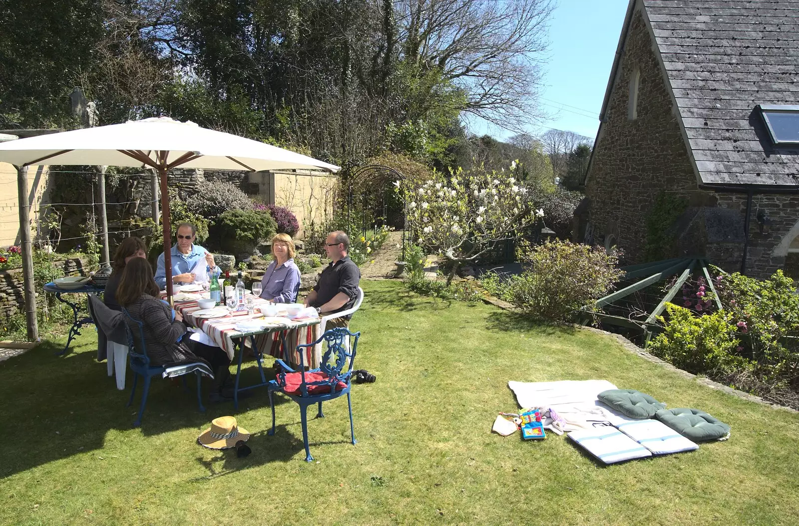 Garden lunch: even Dartmoor has nice weather, from An Easter Weekend in Chagford, Devon - 12th April 2009